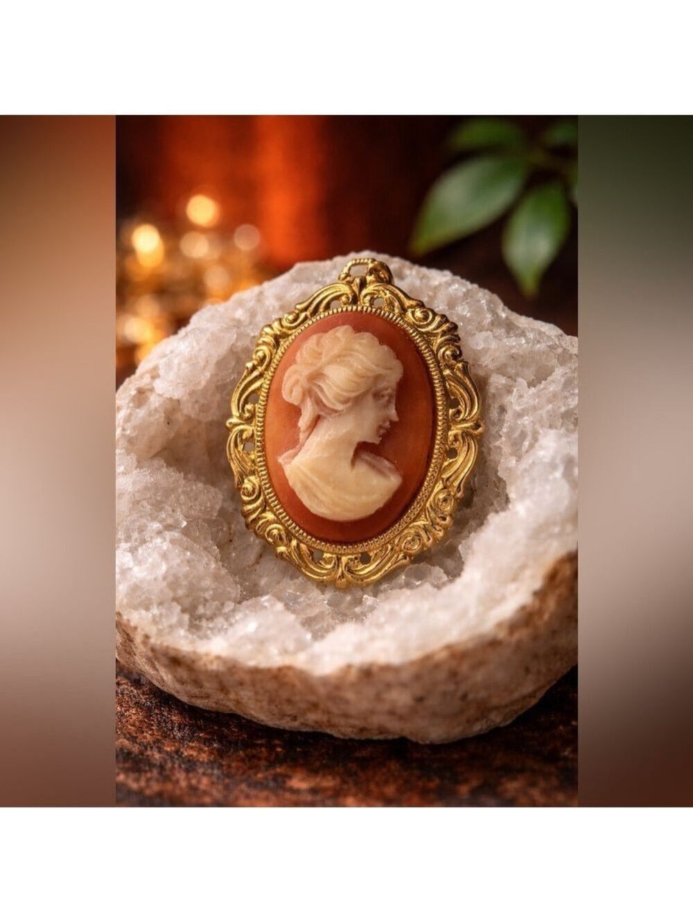 Vintage Gold Tone Cameo Pendant Necklace – Double Sided Lady Portrait w/ Mirror